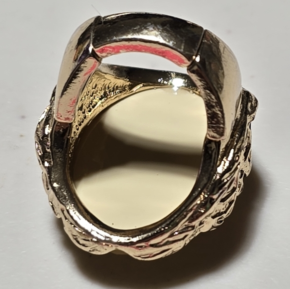 Vintage Gold Tone with 14k Gold Leaf in Faceted resin Strechy Ring L4 Pre Owned - Picture 4 of 4